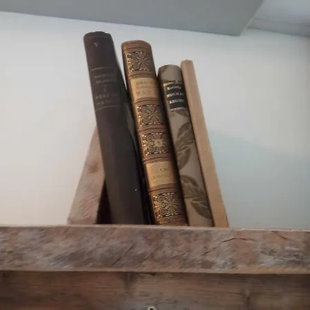 Hangulatos Kis Lakas A Belvaroshoz Koezel * سيغيد