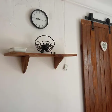 Apartman Hangulatos Kis Lakas A Belvaroshoz Koezel *