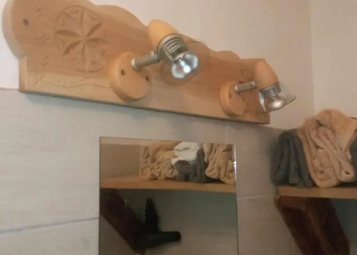 Hangulatos Kis Lakas A Belvaroshoz Koezel * Seghedin