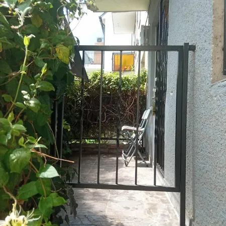 Hangulatos Kis Lakas A Belvaroshoz Koezel سيغيد