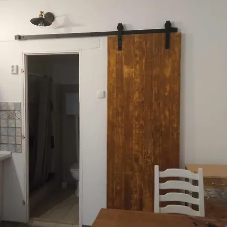 شقة Hangulatos Kis Lakas A Belvaroshoz Koezel سيغيد