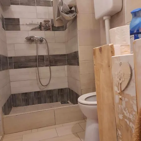 Hangulatos Kis Lakas A Belvaroshoz Koezel Apartment *