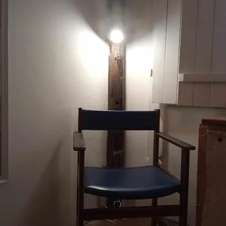 Apartment Hangulatos Kis Lakas A Belvaroshoz Koezel