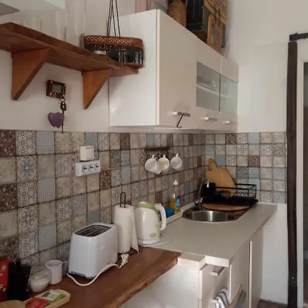Apartment Hangulatos Kis Lakas A Belvaroshoz Koezel *