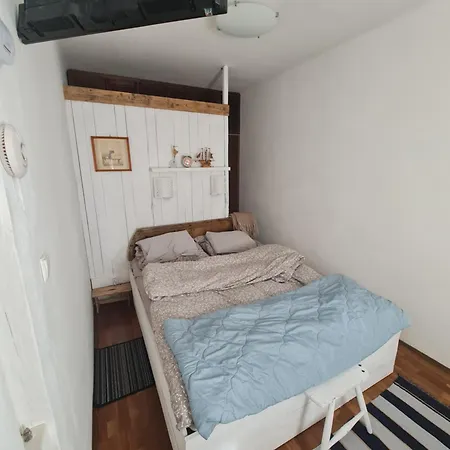 Hangulatos Kis Lakas A Belvaroshoz Koezel شقة سيغيد