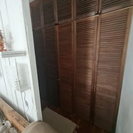 Hangulatos Kis Lakas A Belvaroshoz Koezel *