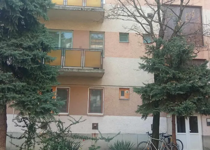 Hangulatos Kis Lakas A Belvaroshoz Koezel Apartament Segedyn